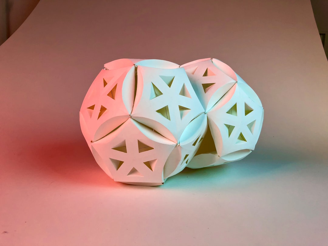 Photo geometric 3D printed table lamp